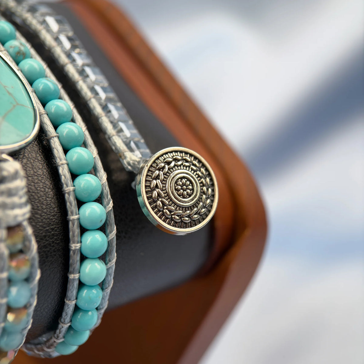 Detalhes da Pulseira Brisa com pedras naturais de Turquesa e Labradorita