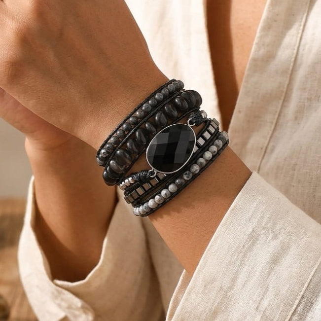 Pulseira Guardian de Obsidiana Negra vista frontal com detalhes das pedras naturais