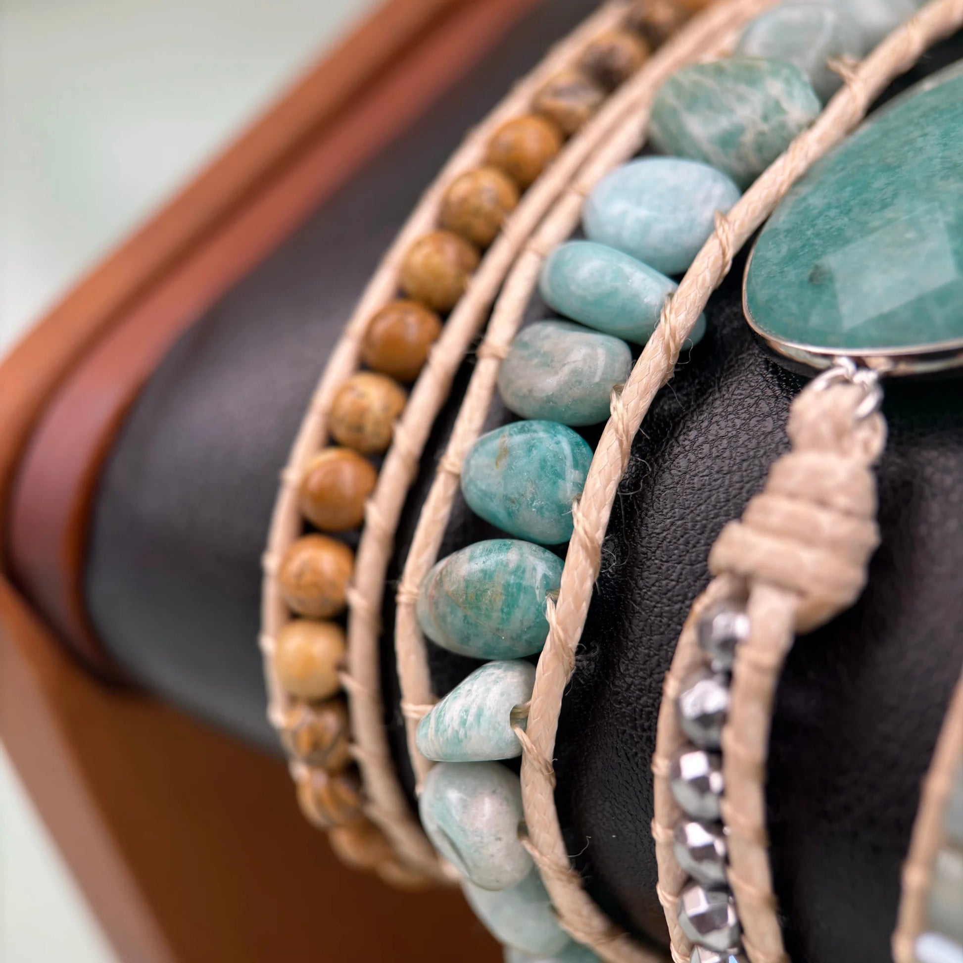 Pulseira Oásis de Amazonita com fecho ajustável e acabamento artesanal
