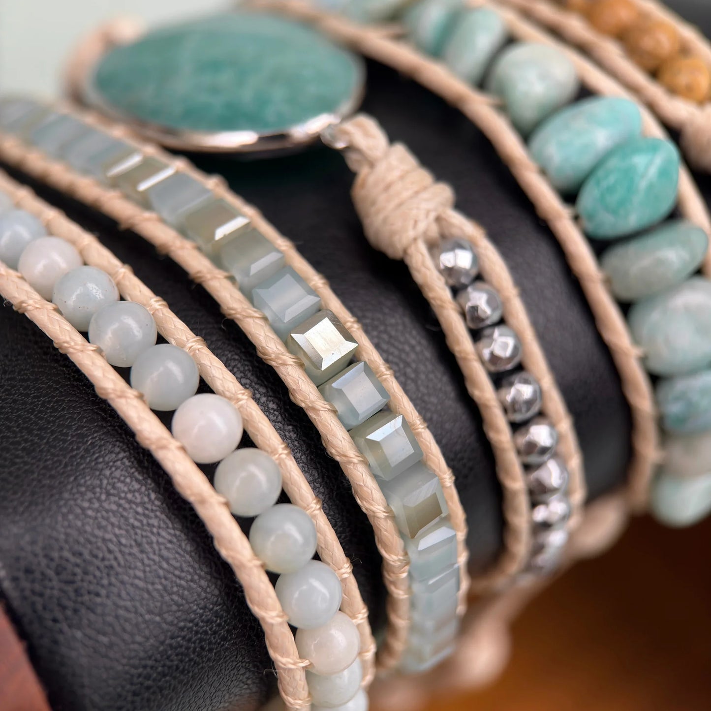 Pulseira Oásis multivoltas com Amazonita, Jaspe Madeira e Hematita