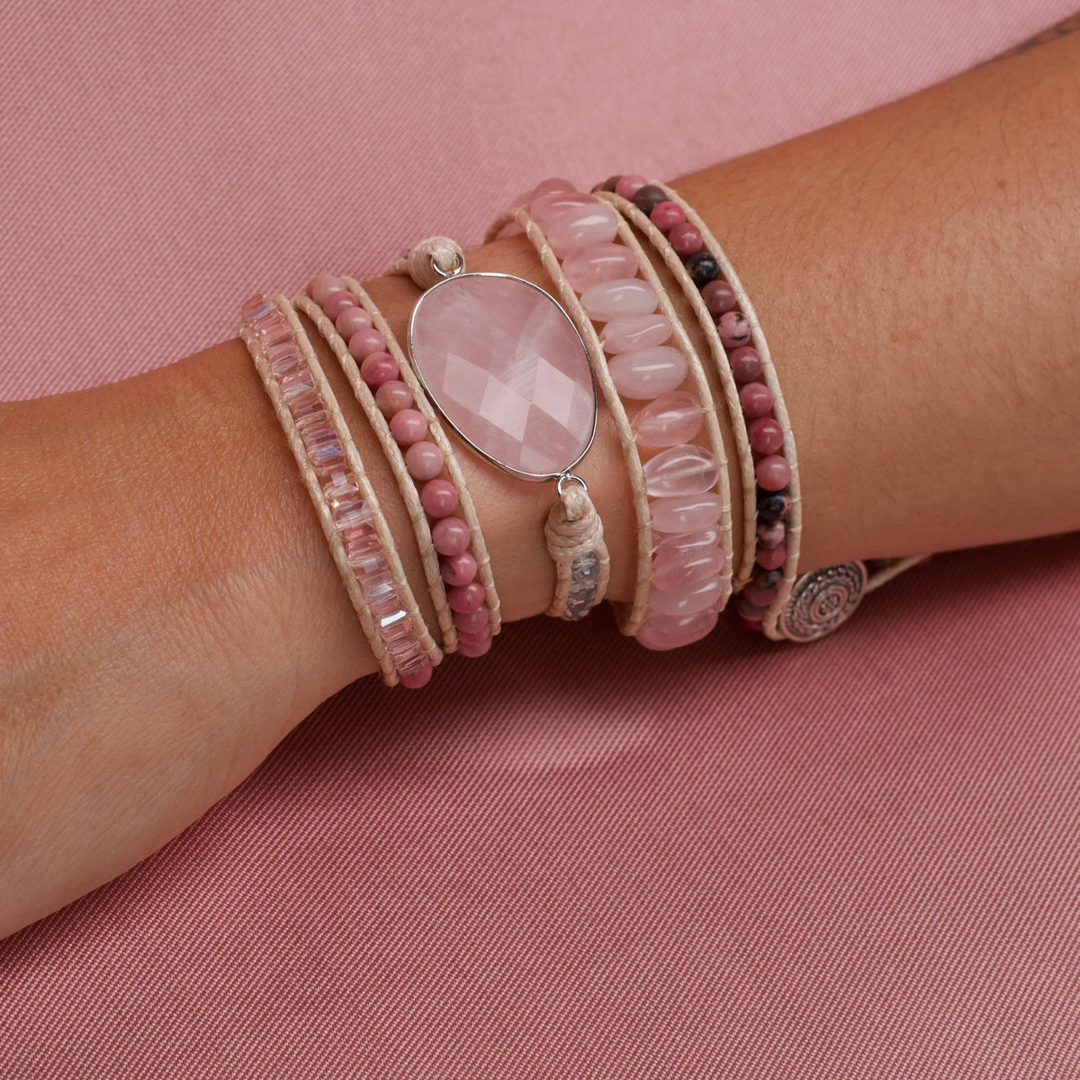 Pulseira Rose de pedras naturais com fecho ajustável