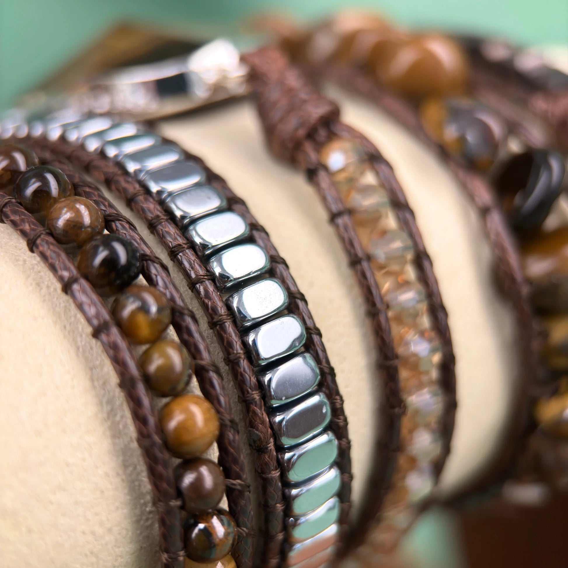 Pulseira Royal multivoltas com Olho de Tigre e Hematita