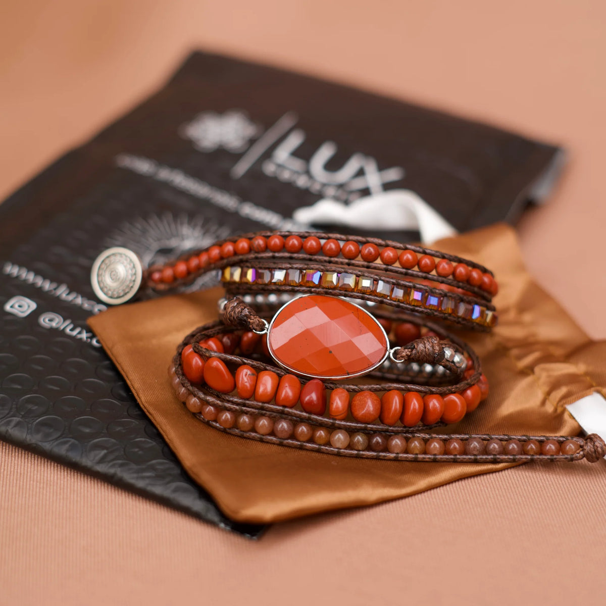 Pulseira Siena de Jaspe Vermelho com fecho ajustável e acabamento artesanal