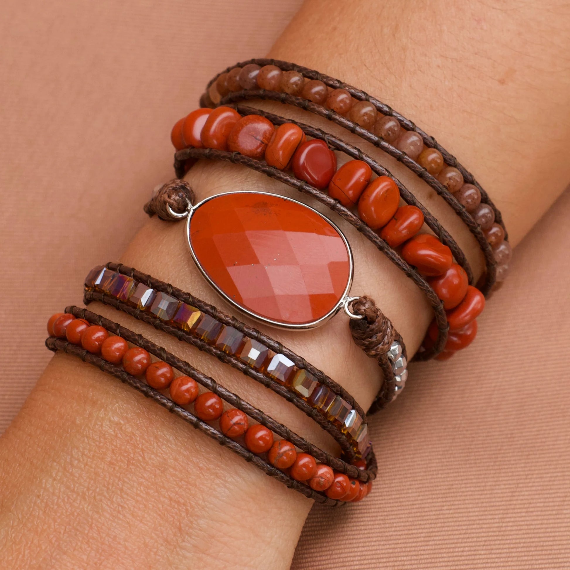 Pulseira Siena de Jaspe Vermelho feita artesanalmente com pedras naturais