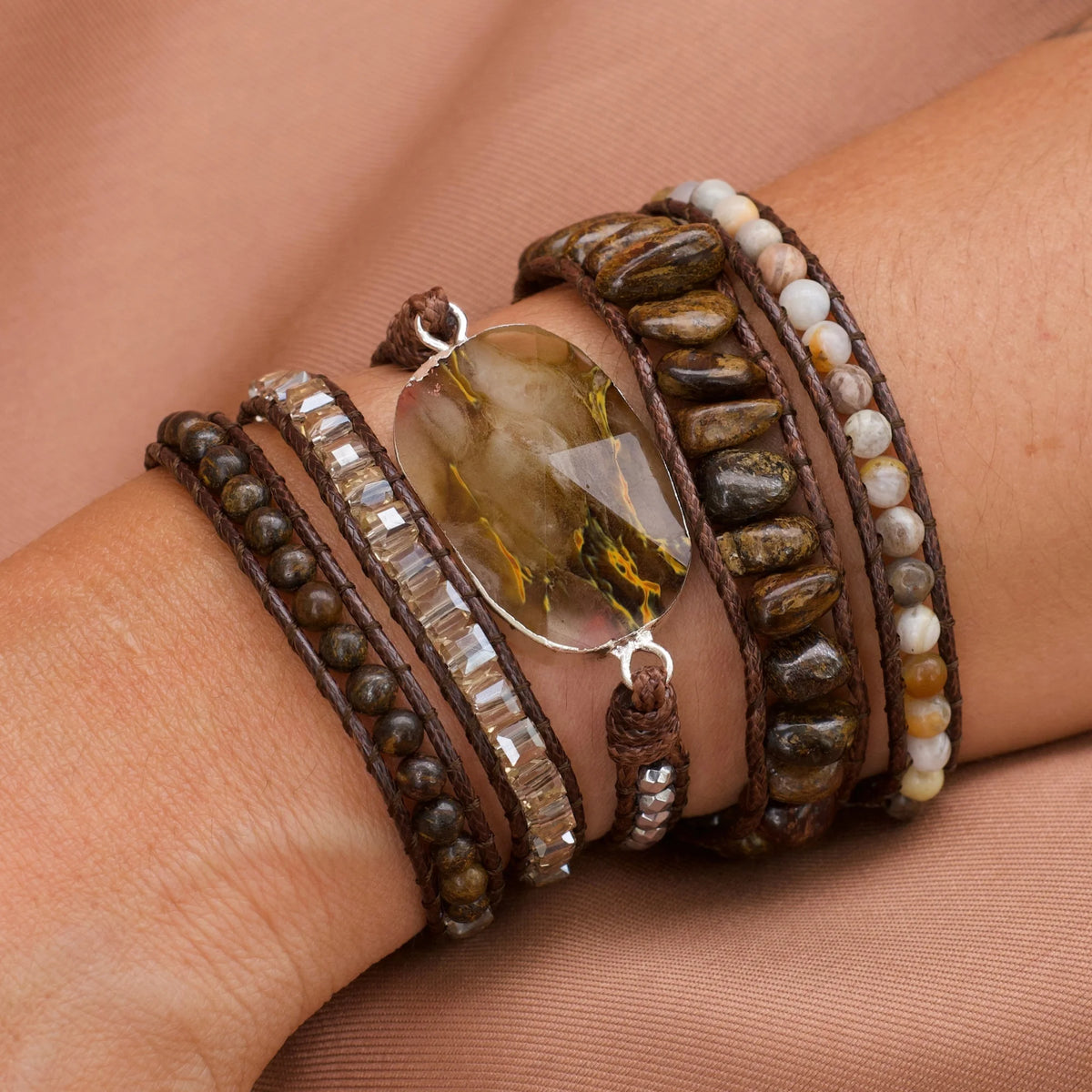 Pulseira Verona multivoltas com Bronzita, Calcedônia, Ágata Botswana e Hematita